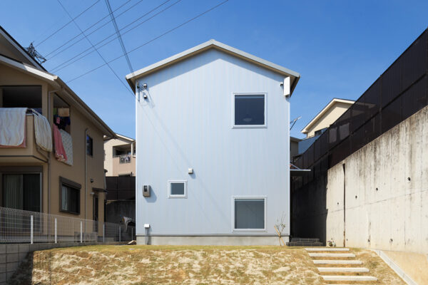 三角屋根のナチュラルハウス